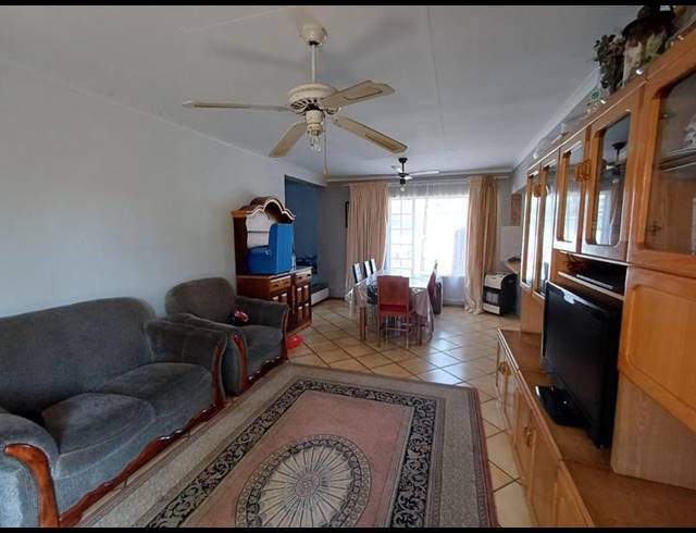 2 BEDROOM TOWNHOUSE FOR SALE IN ELDORAIGNE